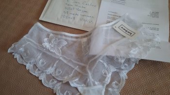 Lojistas de lingeries enviam roupas íntimas femininas a Jean Castex em protesto para tornar setor essencial