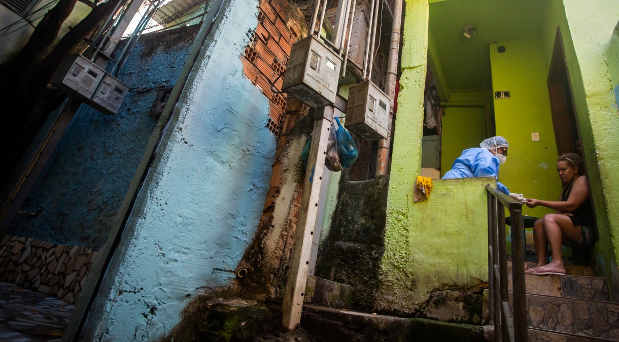 Teste de Covid na favela Morro da Mangueira