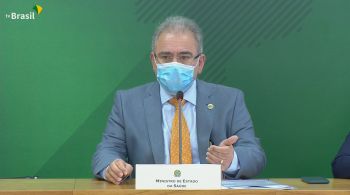 'Temos 38 mil salas de vacinação em todo o Brasil e elas juntas podem vacinas até 2,4 milhões de brasileiros por dia,' disse o ministro