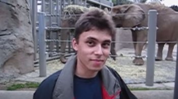 Curta de 18 segundos foi feito pelo cofundador da plataforma, Jawed Karim, em visita a zoológico; com 90 milhões de visualizações, é seu único vídeo no site