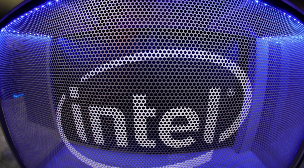 Logo da Intel fotografado em Los Angeles, EUA 11/06/2019