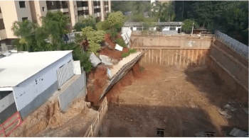 Os moradores sentiram tremores durante a queda do muro e parte do comércio local foi afetado pela falta de energia