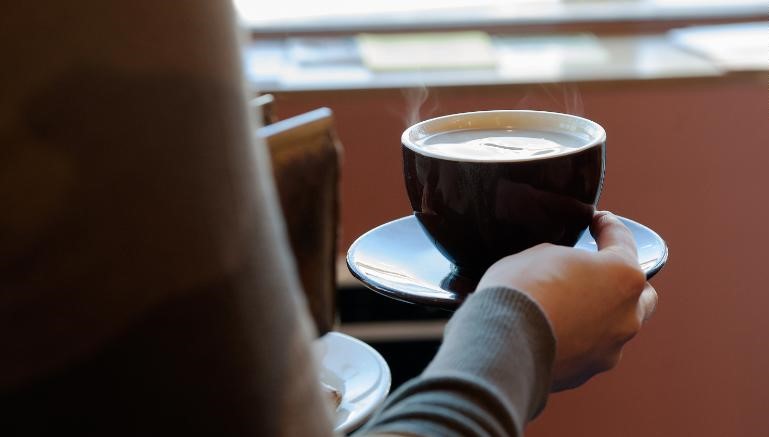 A cafeína tem benefícios para o organismo, mas precisa ser consumida com moderação