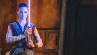 Disney revela sabre de luz real para nova aventura de Star Wars em resort