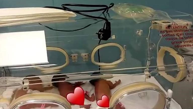 Halima Cisse deu à luz a nove bebês, mas os ultrassons indicaram apenas sete bebês durante a gravidez
