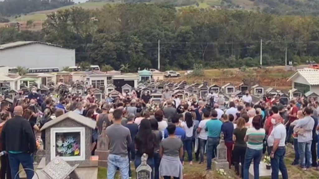Sepultamento das vítimas de ataque à creche em Saudades, em Santa Catarina (05.m