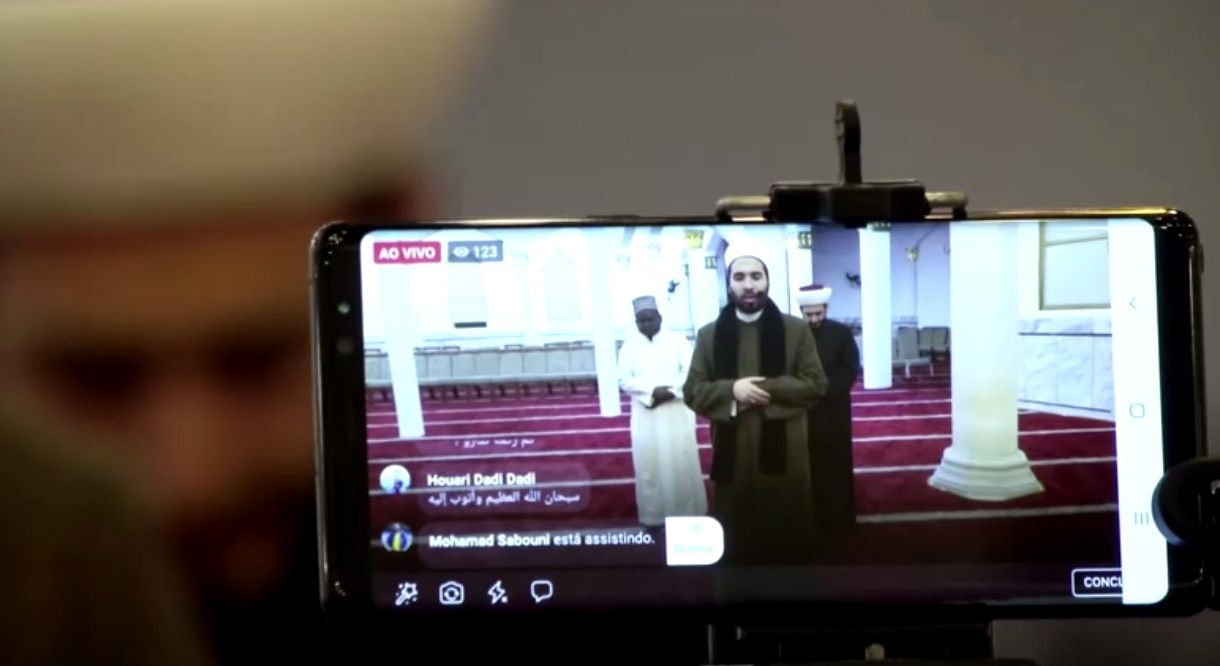 Com o objetivo de evitar aglomerações, mesquita de São Paulo transmite orações nas redes sociais