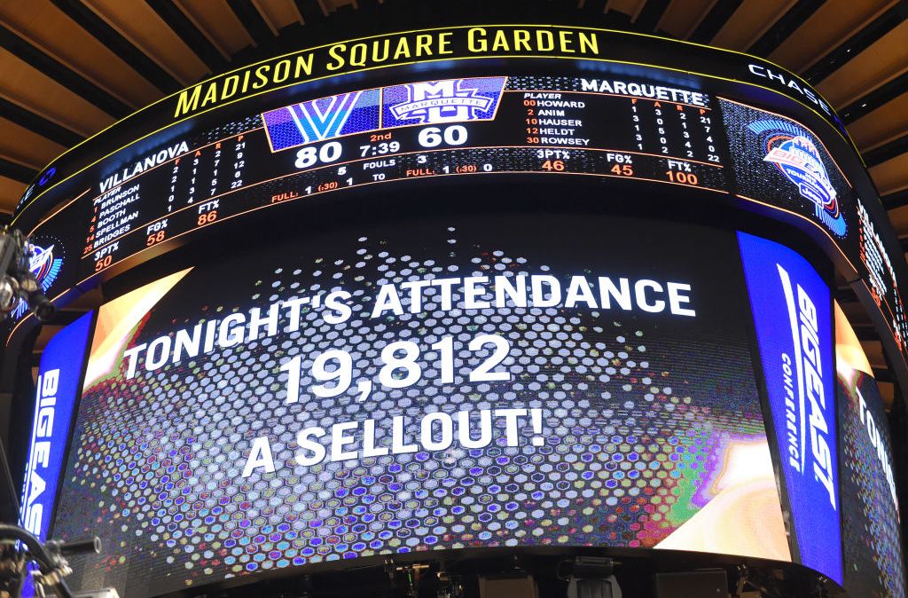 Ginásio Madison Square Garden, em Nova York, com capacidade esgotada durante jogo de basquete universitário em 2018