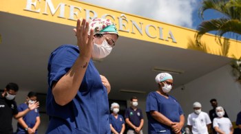 Pelo menos 1,2 mil médicos e enfermeiros já morreram em decorrência da Covid-19 desde março do ano passado