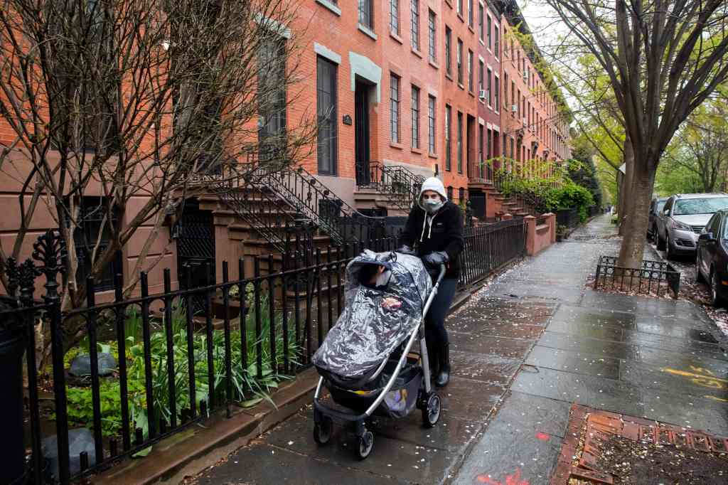 Coronavírus, Nova York, distanciamento social, proteção, máscara