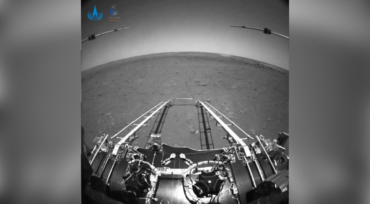 China divulgou as primeiras imagens tiradas por seu rover em Marte