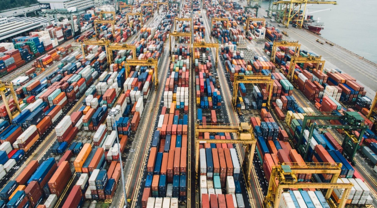 Containers em Singapura: pandemia dita novos processos na cadeia de suprimentos global 