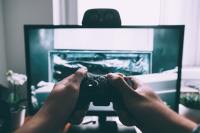 Gamers que ficam muitas horas sentados correm risco de trombose; médico explica