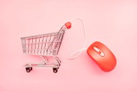 Consumo na pandemia: 71% dos brasileiros preferem compras online