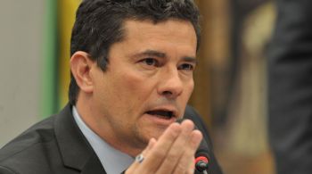 Mercado ficou estressado com a perspectiva da saída de Sergio Moro e dólar bateu mais um recorde, chegando a R$ 5,52. Veja a análise de Raquel Landim