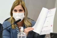 Equipe de checagem aponta 12 mentiras de Mayra Pinheiro em depoimento