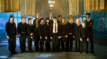 Conglomerado está em negociações avançadas com a criadora do bruxinho, J. K. Rowling; cada temporada será baseada em um dos sete livros da autora 