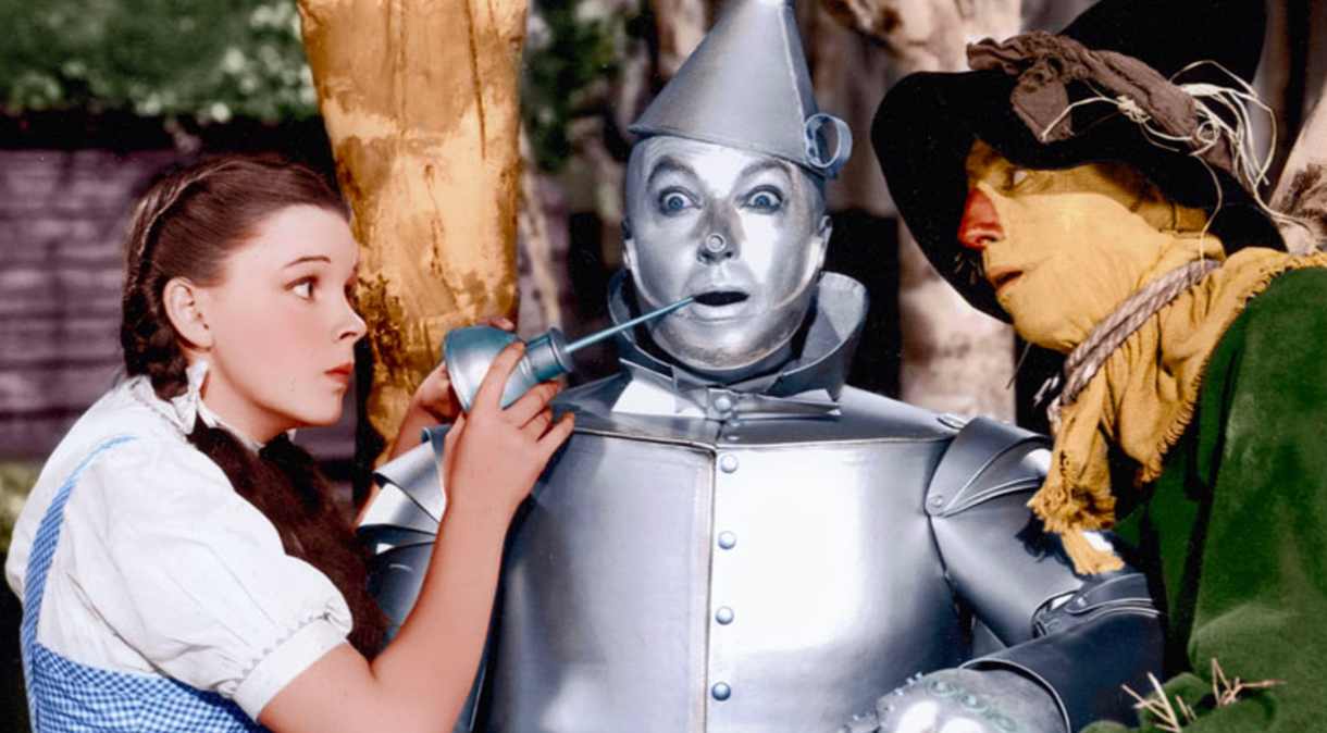 O Mágico de Oz: clássico absoluto do cinema. O Mágico de Oz foi lançado em 1939 e foi a tentativa da MGM de responder ao sucesso de Branca de Neve e os sete anões, da Disney