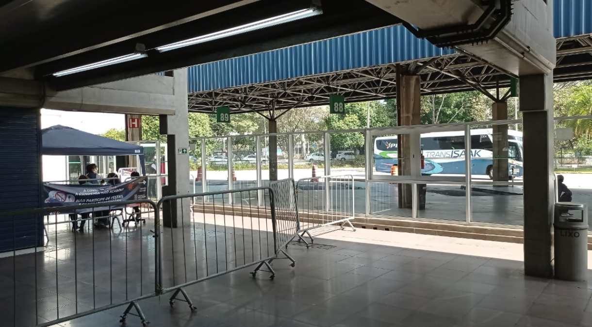 Barreira sanitária contra cepa indiana da Covid-19 no aeroporto de Congonhas, capital paulista