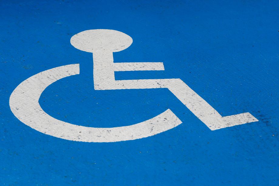 Estacionamento indicado para pessoa com deficiência física