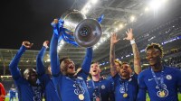 Uefa decide transferir final da Champions League da Rússia para França