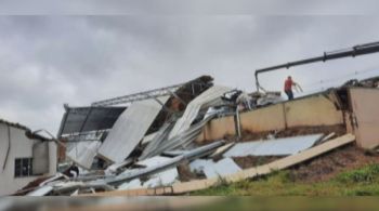 Torres de transmissão caíram e mais de 90 mil pessoas ficaram sem energia elétrica