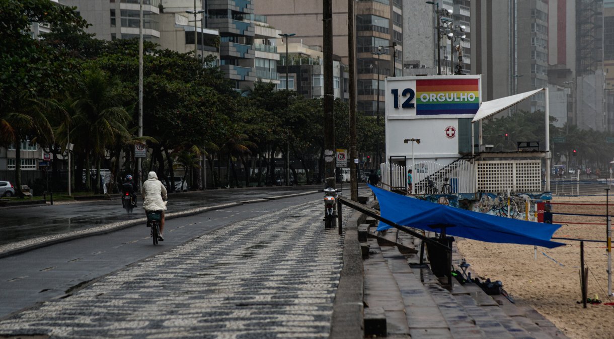 A cidade do Rio de Janeiro relaxou as medidas restritivas liberando rodas de samba e sem limite de horário para música ao vivo