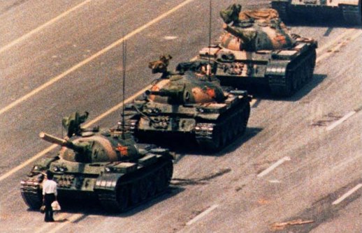 Imagem clássica tornou-se símbolo das manifestações na Praça Tiananmen, em 1989