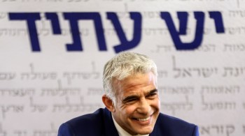 Sessão para deliberar sobre coalizão formada por Yair Lapid e Naftali Bennett será realizada nos próximos sete dias, de acordo com o presidente da Câmara