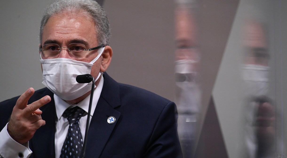 Usando máscara, Queiroga prestou depoimento à CPI pela segunda vez