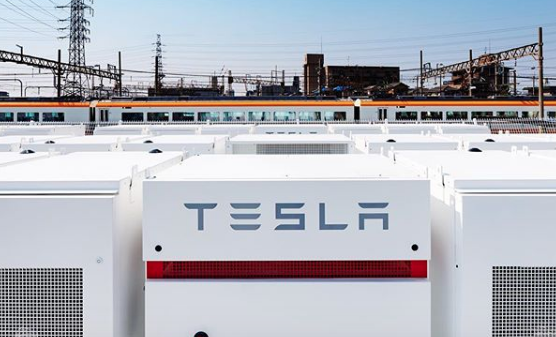 Instalações da Tesla em Osaka, no Japão (26.mar.2019)