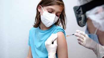 Anvisa autorizou nesta sexta-feira (11) a indicação da vacina da Pfizer para crianças com 12 anos de idade ou mais