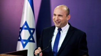 Ex-premiê ficou no cargo por 12 anos; parlamento israelense aprovou novo governo neste domingo