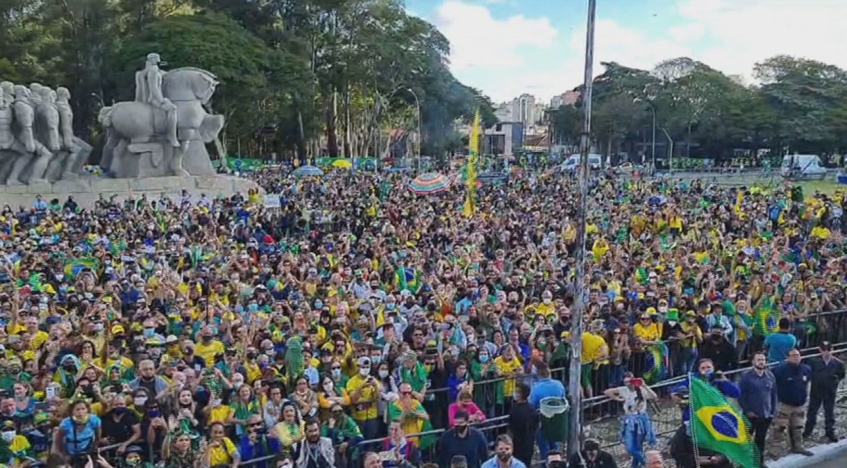 Manifestação pró-Bolsonaro próximo ao Obelisco aos Heróis de 32 e ao Monumento às Bandeiras, no Ibirapuera (12-06-2021)