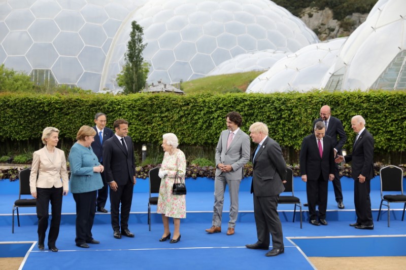 Em reunião do G7 na Inglaterra, líderes se encontram com a rainha Elizabeth II