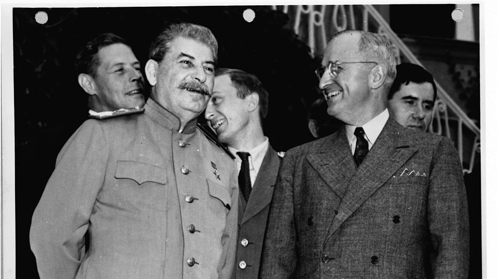 O líder soviético Joseph Stalin e o presidente americano Harry Truman, durante a Conferência de Potsdam, em 1945