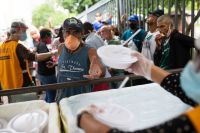 Situação econômica leva moradores de SP a pedir alimentos em postos de saúde