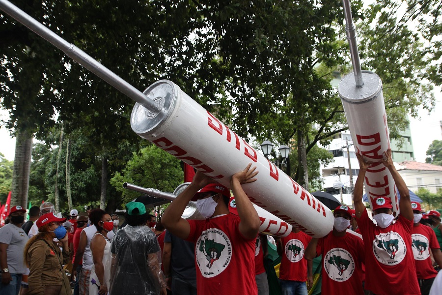 Protesto contra Bolsonaro realizado em Recife (PE), neste sábado (19), na Praça 