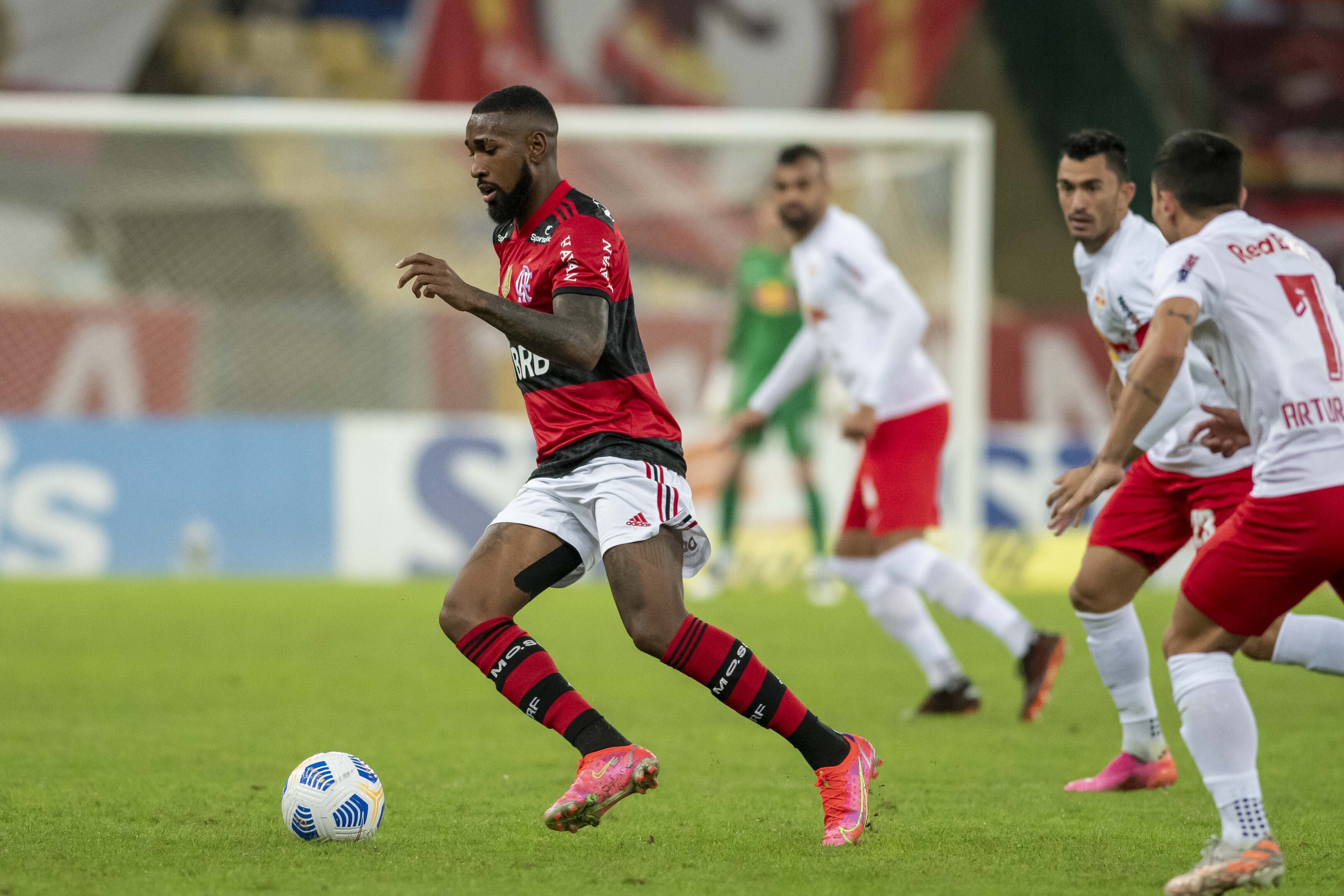 Gerson durante partida Flamengo x Red Bull Bragantino realizada no Maracanã pelo