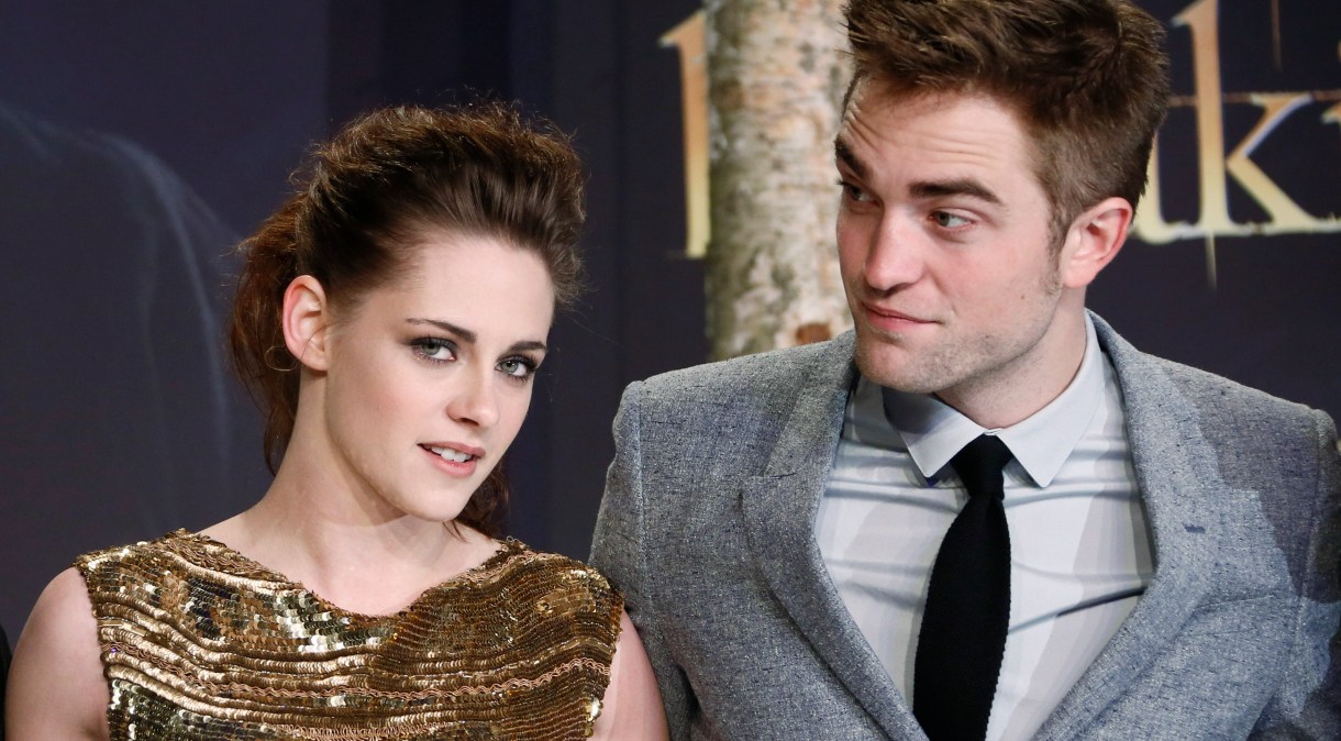 Os atores Robert Pattinson e Kristen Stewart, 16 de novembro de 2012.