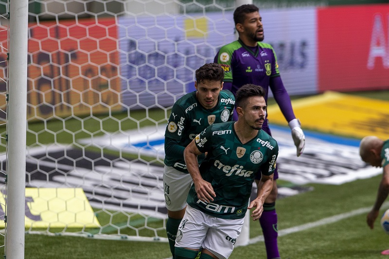 Willian fez os dois gols do Palmeiras na vitória sobre o América-MG