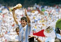 Bola do gol “Mão de Deus” de Maradona deve ser vendida por mais de R$ 15 milhões