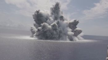 Objetivo era avaliar resistência de porta-aviões em bombardeio com 18 mil quilos de explosivos