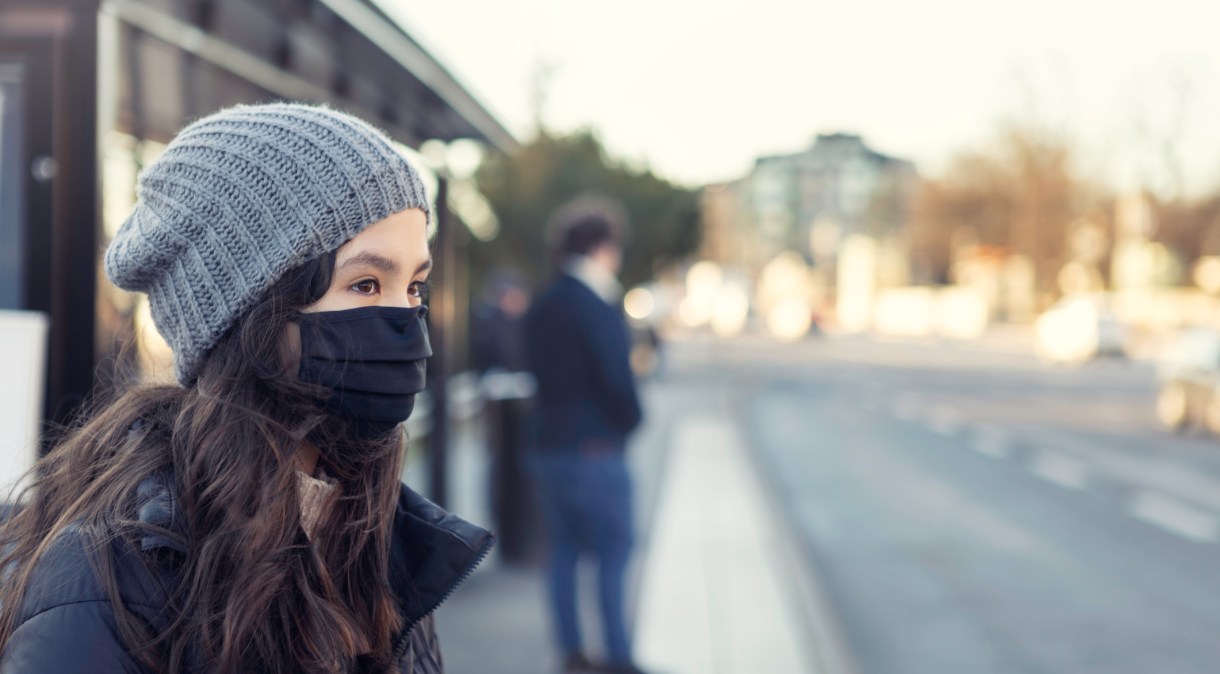 Uso adequado de máscaras e higienização das mãos podem reduzir a transmissão de doenças respiratórias