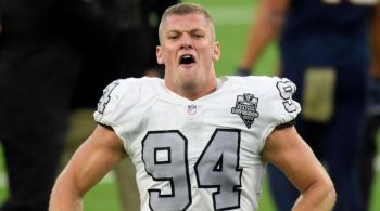 Carl Nassib, da linha defensiva do Las Vegas Raiders, publicou um vídeo no Instagram com a novidade nesta segunda (21)