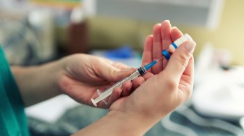 Anvisa aprovou uso do imunizante em pessoas com idades entre 4 e 60 anos