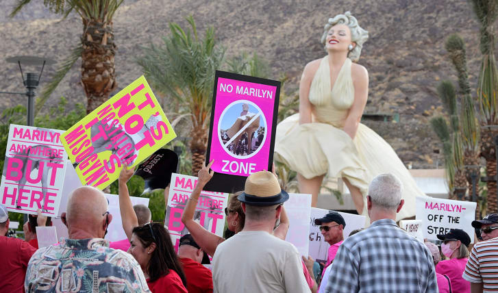 Protestos contra estátua de Marilyn Monroe