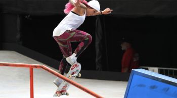 Ela foi reconhecida como a atleta feminina que mais conquistou medalhas no campeonato mundial de esportes radicais e também maior número de ouros na categoria skate street