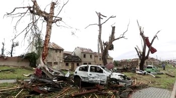 Segundo autoridades locais, tornado pode ter sido o mais violento da história do país; diversas cidades relataram destruição