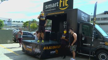 A rede de academias Smart Fit, em parceria com a Secretaria Municipal de Esporte e Lazer (SEME), iniciou o projeto Smart Truck que leva exercícios para prédios